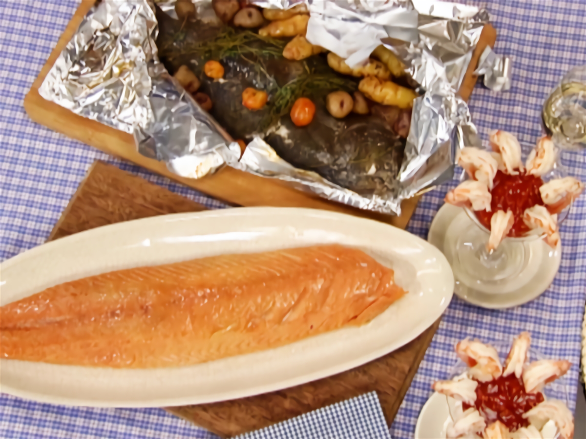 Salmón ahumado Cocktail de langostinos Lenguado al cartoccio El