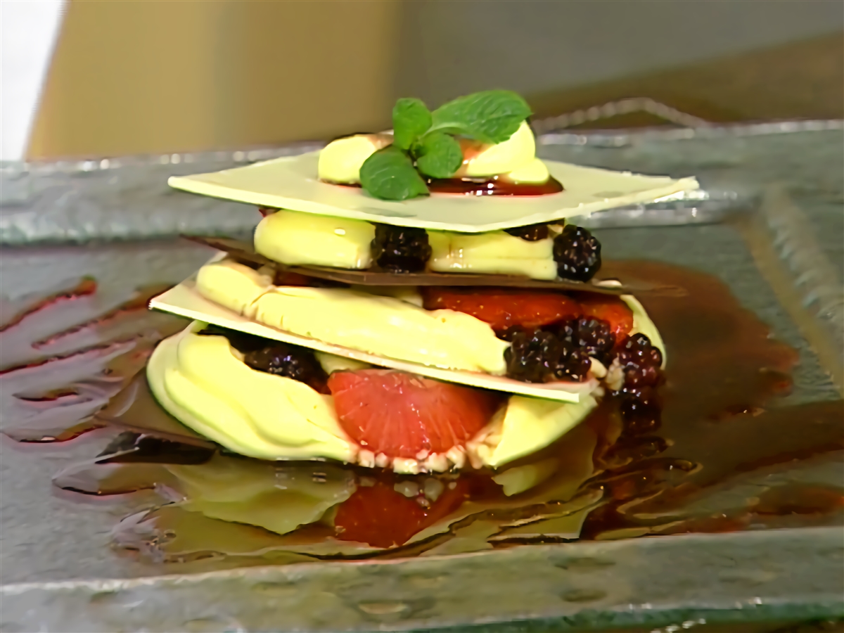 Napoleón de chocolate y berries - El Gourmet