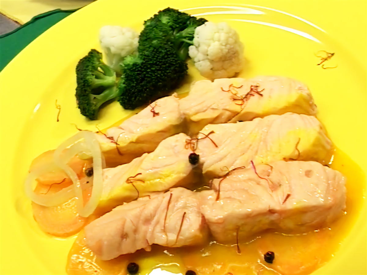 Salmón rosado en nage El Gourmet