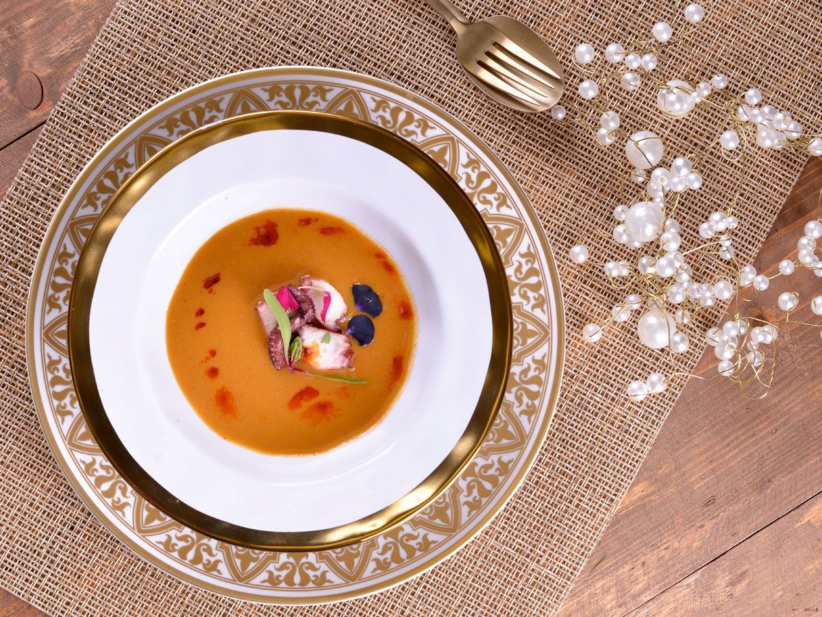 Bisqué de Gamba Roja con Pulpo a la Plancha y Aceite de Pimentón. El