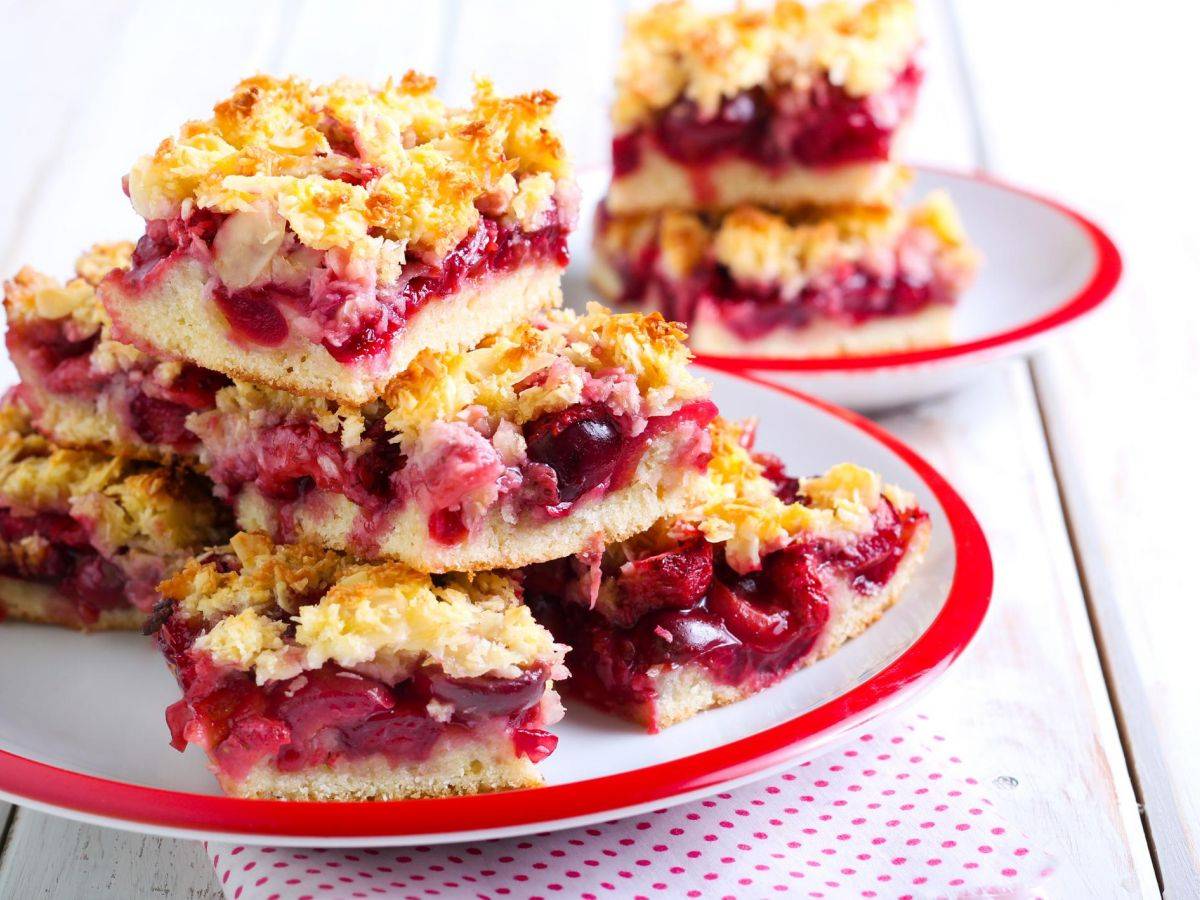 Crumble de Nuez con Ciruelas y Frutillas - El Gourmet
